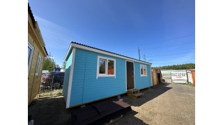 Мобильный домик размером 8 х 2,3 метра цвет голубое небо